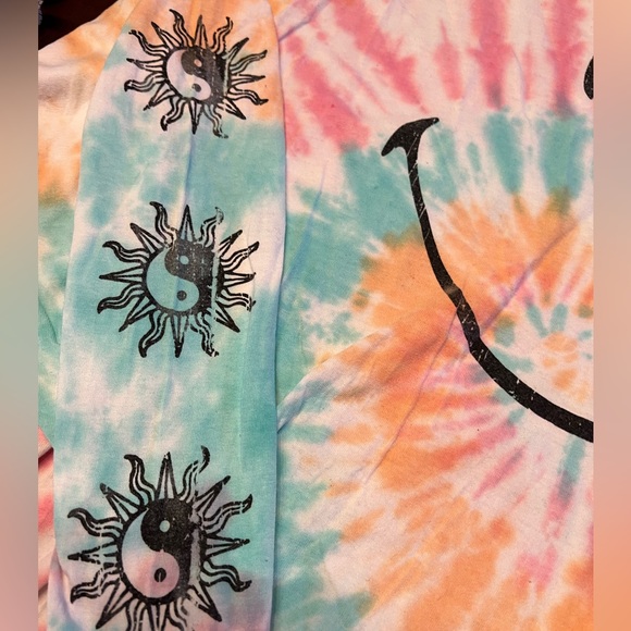 Desert Dreamer Tie-dye Oversized Long Sleeve Shirt with Smiley Face Art size O/S - Picture 5 of 8